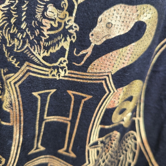 Universal Studios Harry Potter Hogwarts Shirt - Picture 3 of 4